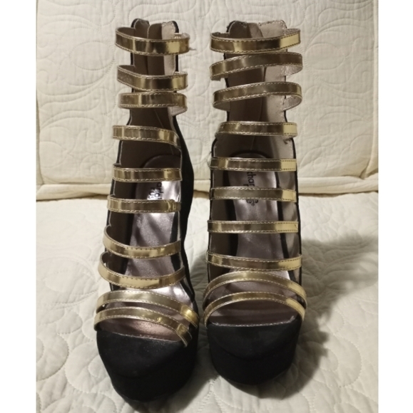 Black with gold high heels stilettos - Picture 2 of 3